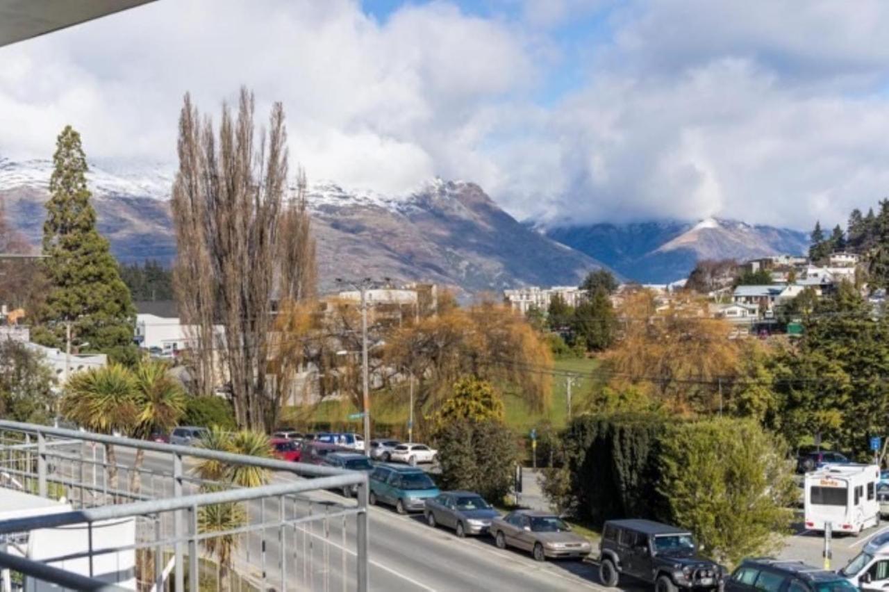 Mountain View City Apartment Куийнстаун Екстериор снимка
